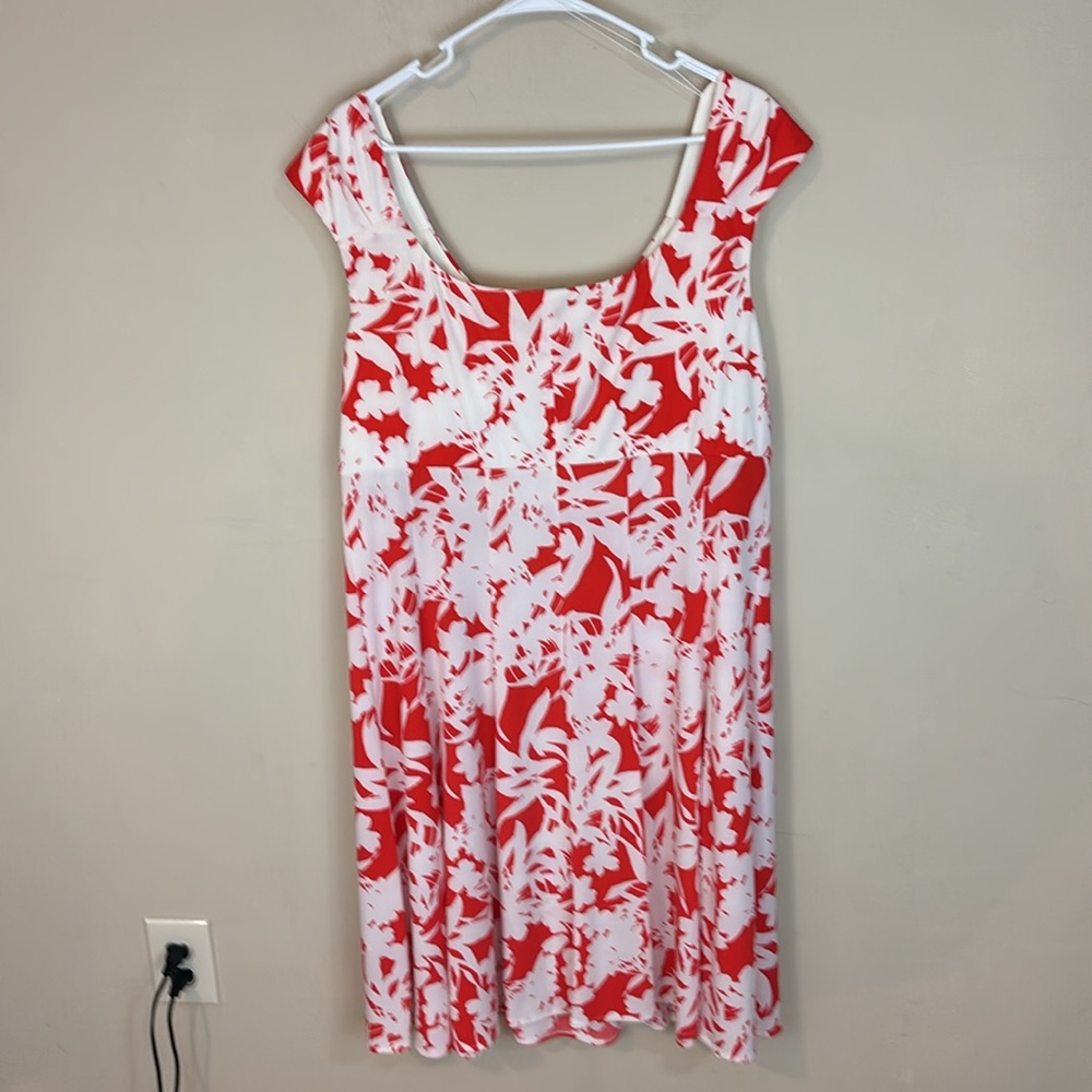 London Times Sleeveless Silky Stretch Red and White Abstract Floral Dress 20W